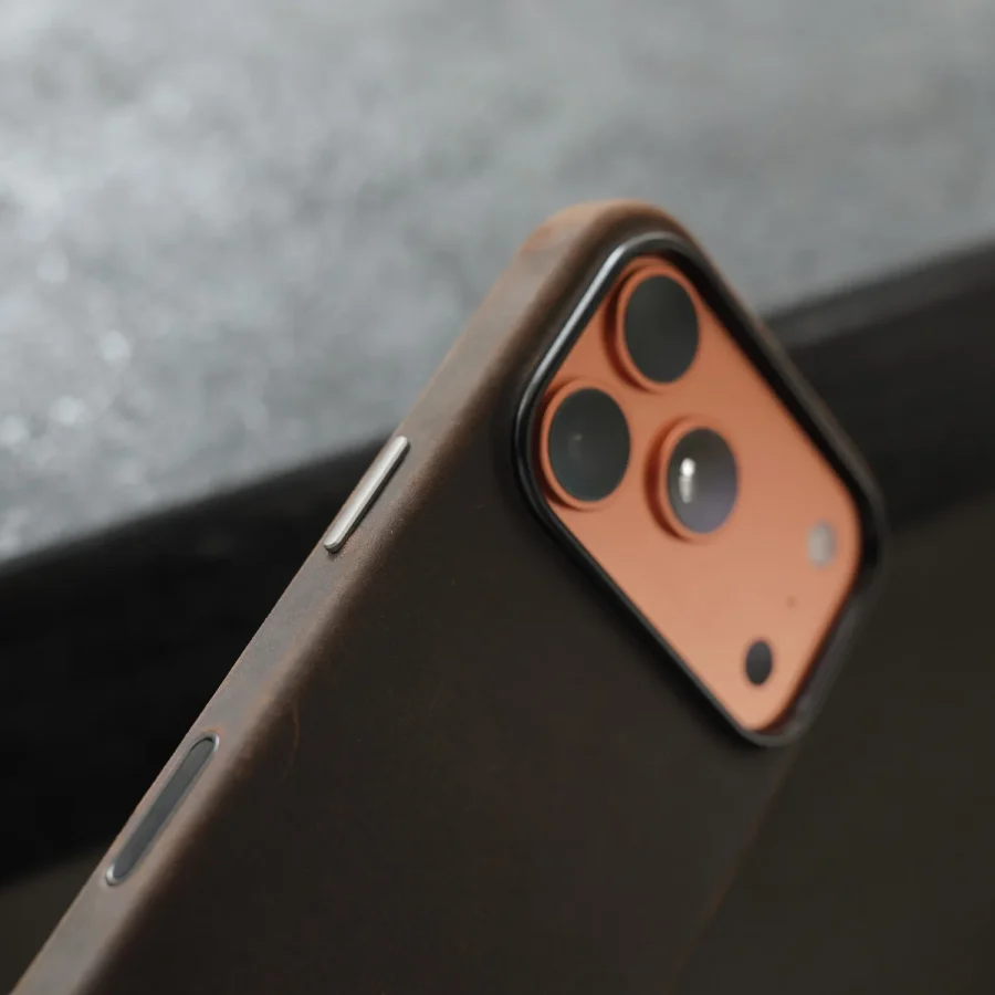 Italian Crazy Horse Cowhide Genuine Leather iPhone Case (Ferruginous Brown) | Compatible with MagSafe